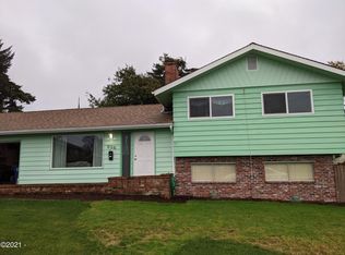 230 NE 4th St, Newport, OR