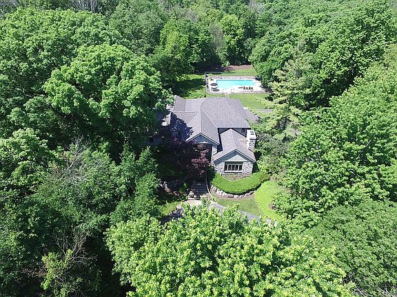 4th image of 9348 Reserve Dr