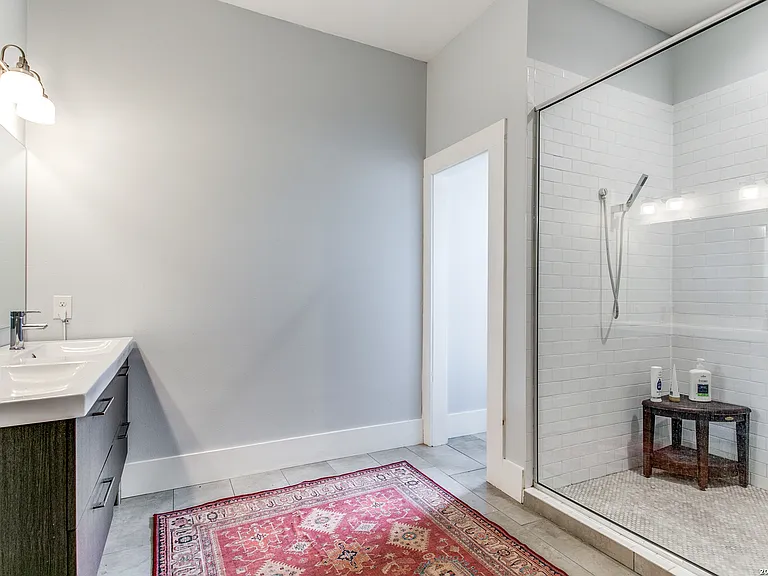 312 Burleson St — Photo 16