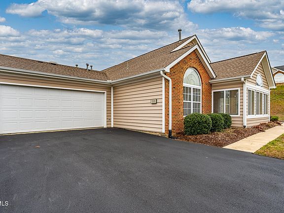 2nd image of 128 Avonlea Pl #0