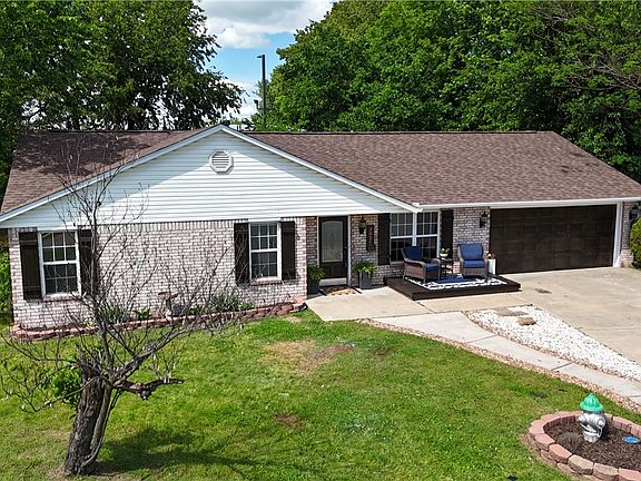 3rd image of 3826 Derrick Ln