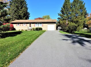 201 Viscount Dr, Rochester, NY 14623