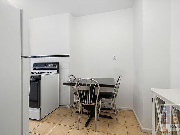 5th image of 383 Grand St Unit L902