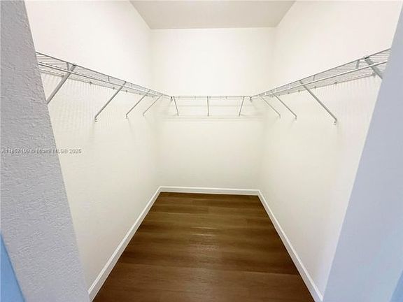 5th image of 20610 NE 2nd Ct