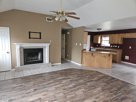 2nd image of 8021 Longwood Dr