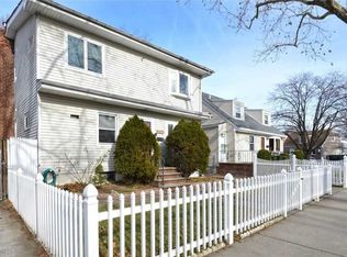 164-75 Underhill Ave, Fresh Meadows, NY 11365
