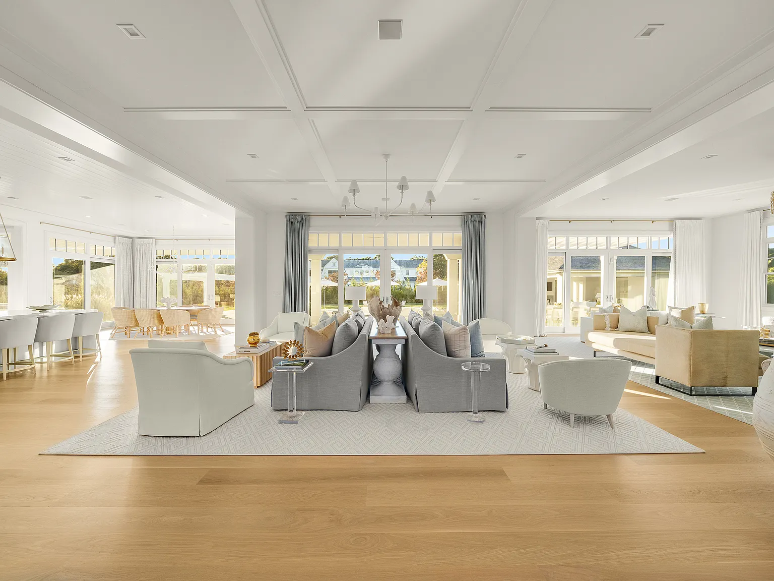 Exquisite Water Mill Estate - Hamptons Luxury Redefined — Photo 4