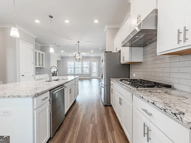 5051 Pinckney Ln — Photo 10