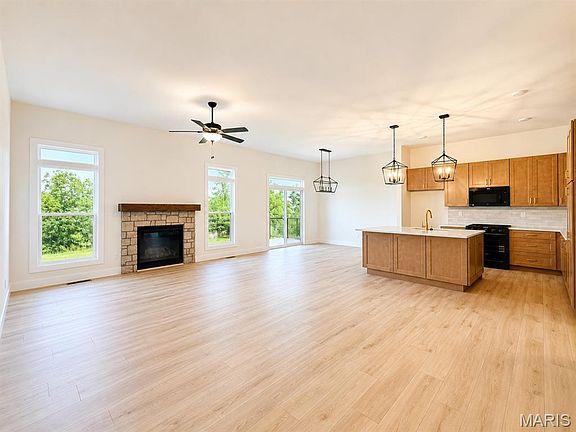 4th image of 2409 Fiddlers Close Rd #111