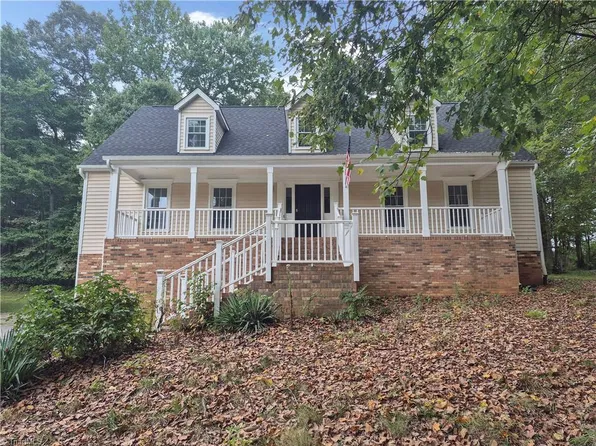 5710 Windworth Dr, Winston Salem, NC 27106