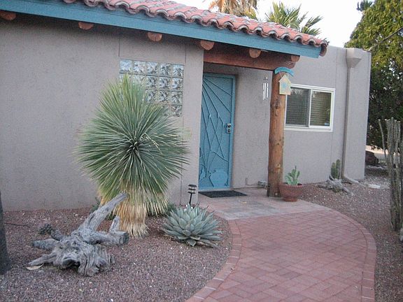 Private entrance into office/den