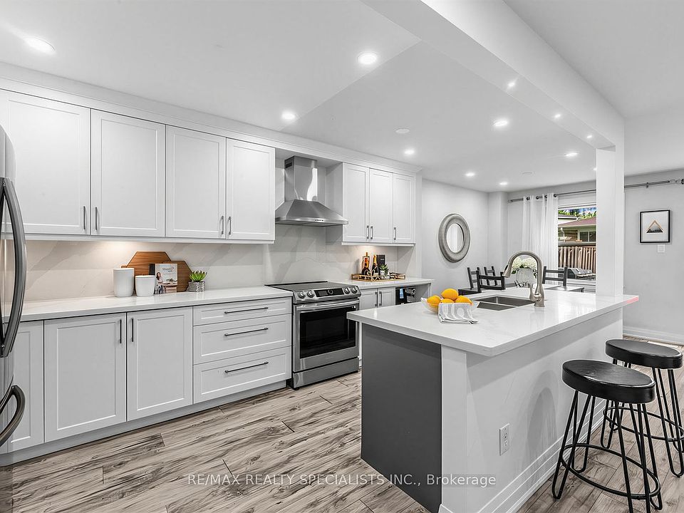 1st image of 405 Hyacinthe Blvd #7