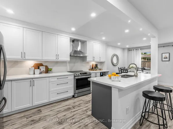 405 Hyacinthe Blvd #7, Mississauga, ON L5A 3N1