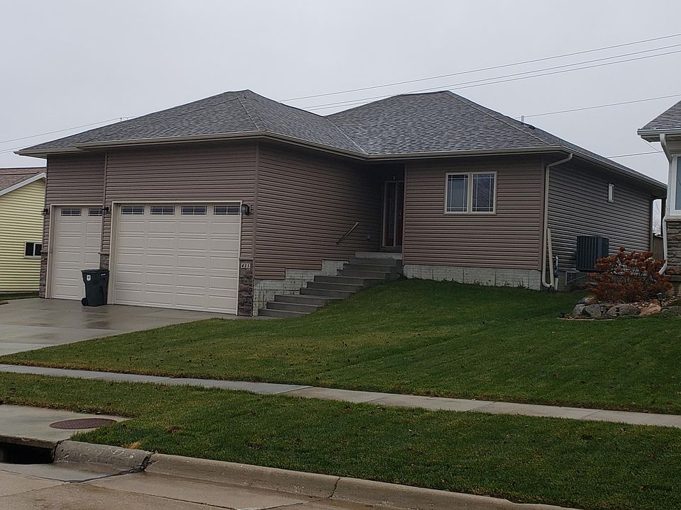 1st image of 415 Spruce Hills Dr
