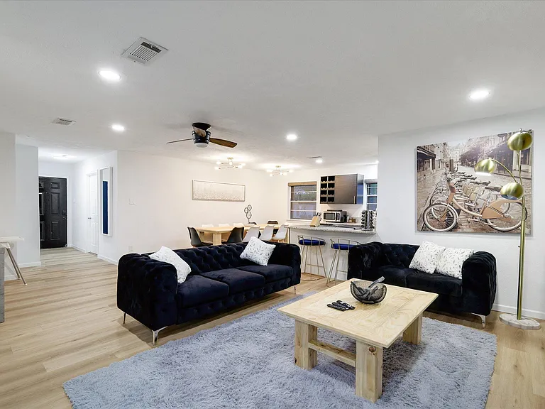 8005 Woodhue Rd — Photo 42