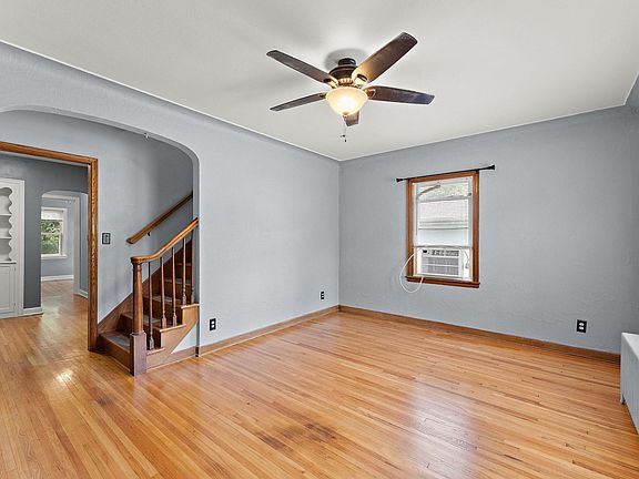 5th image of 829 Brown Ave