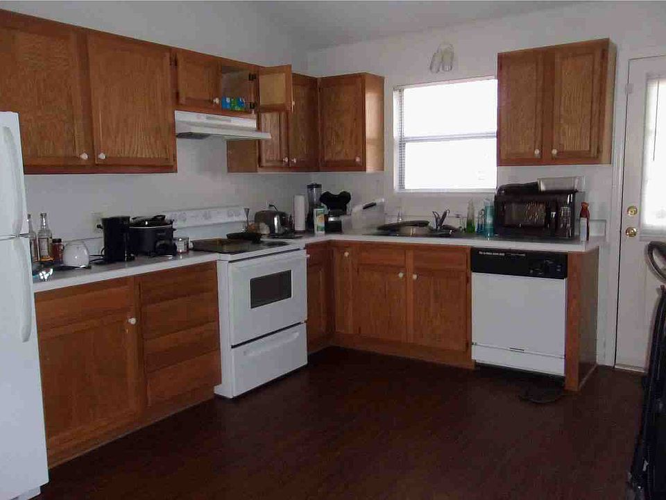2nd image of 215 Wyndham Cir #B