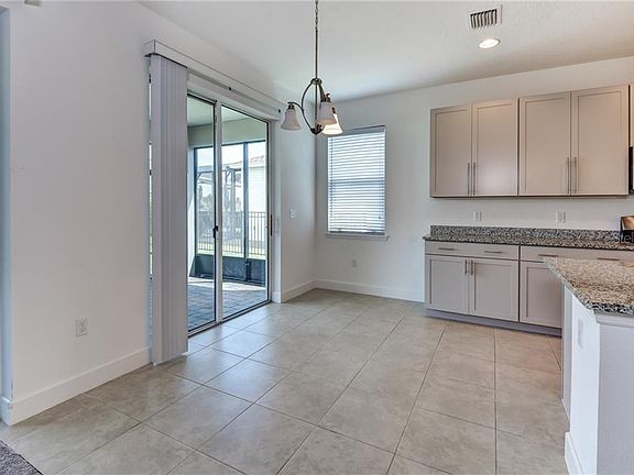 3rd image of 1015 S Victoria Hills Dr N