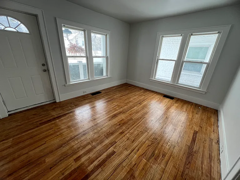 541 Lincoln Ave NW — Photo 19