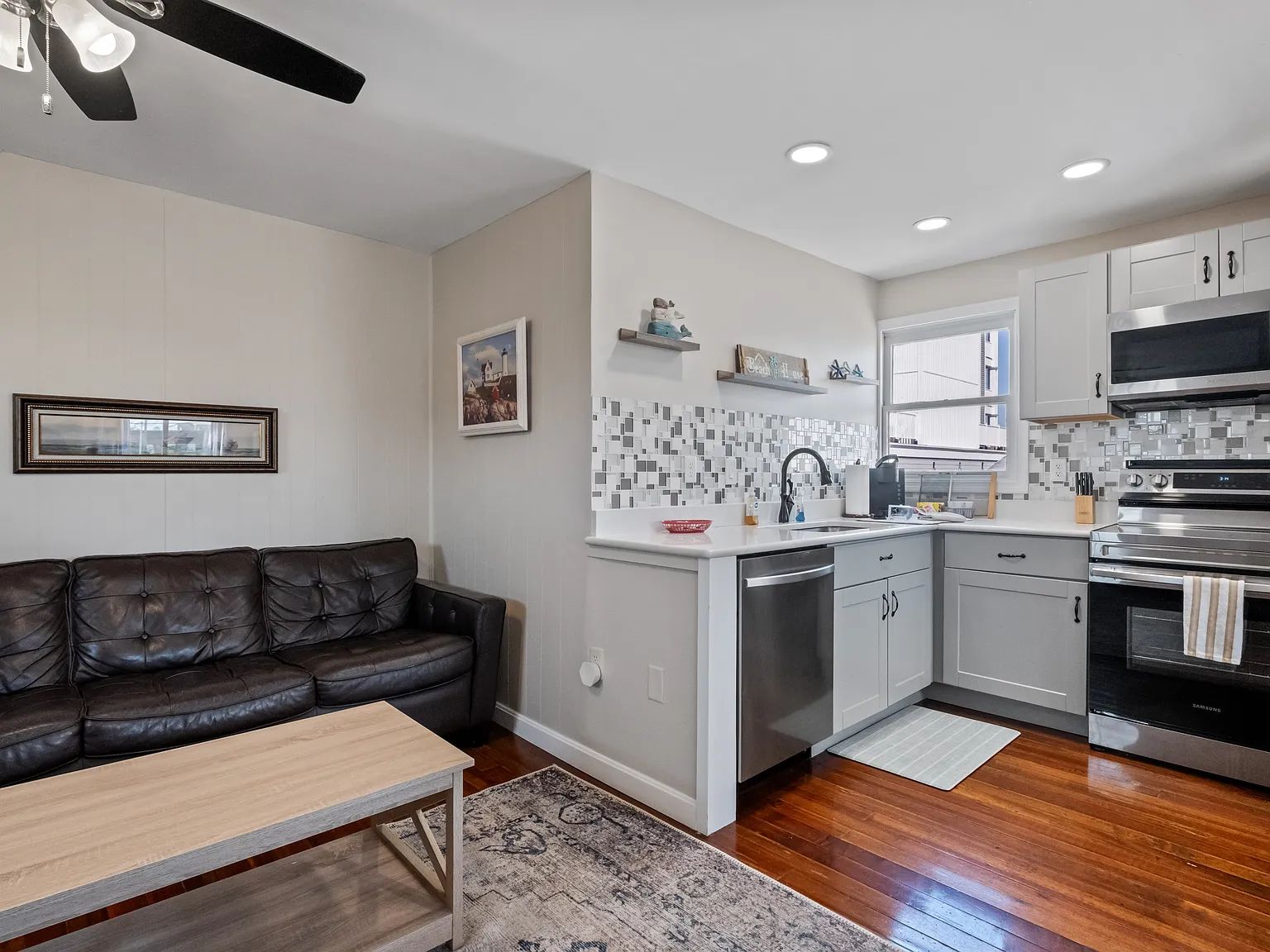 4 bed, 913 sqft, $2,395 — Photo 4