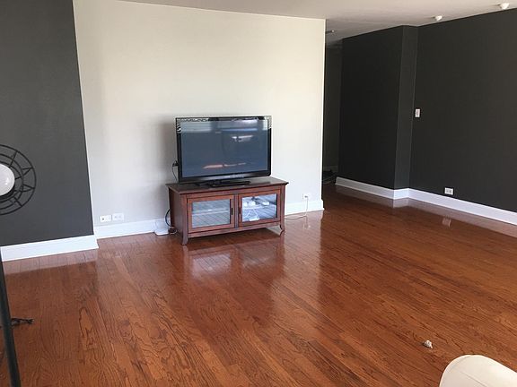 2nd image of 360 W Wellington Ave APT 11B