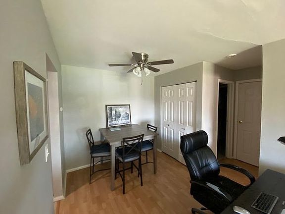 5th image of 16W486 Lake Dr APT 203