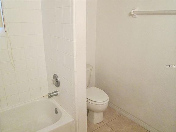 5th image of 2323 Hickory Ln