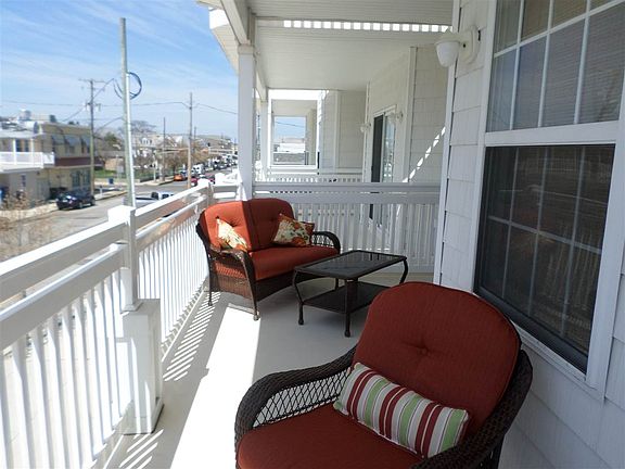 5th image of 213 E Taylor Ave