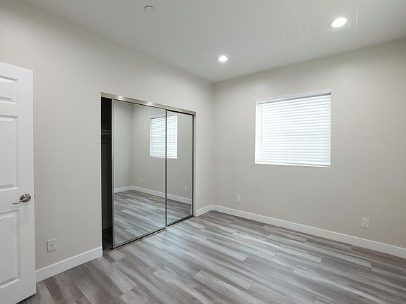 5th image of 3927 Wisconsin St #8
