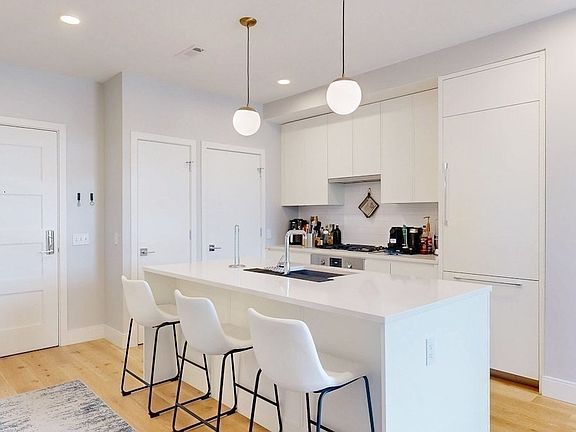 3rd image of 191 Washington St #720