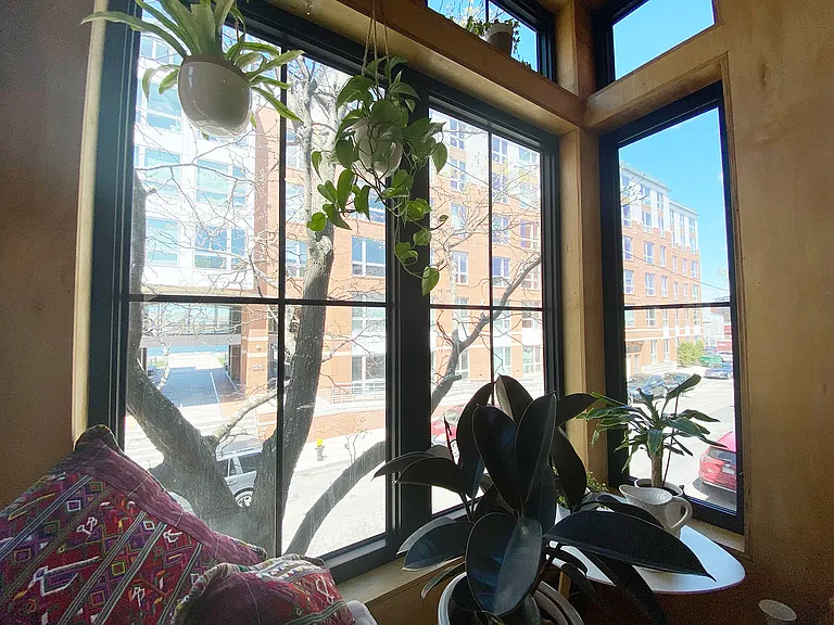 139 Border St #2B — Photo 6