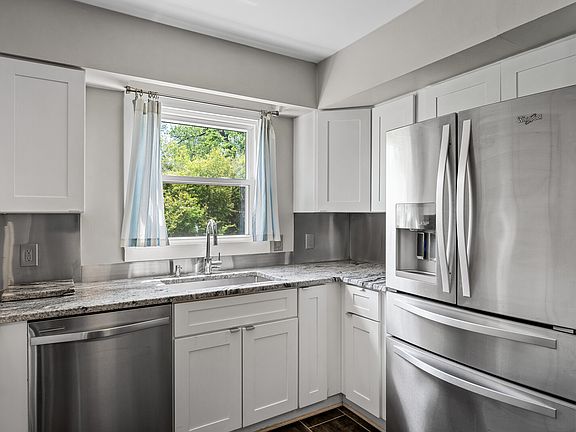 5th image of 2219 Dearborn Dr