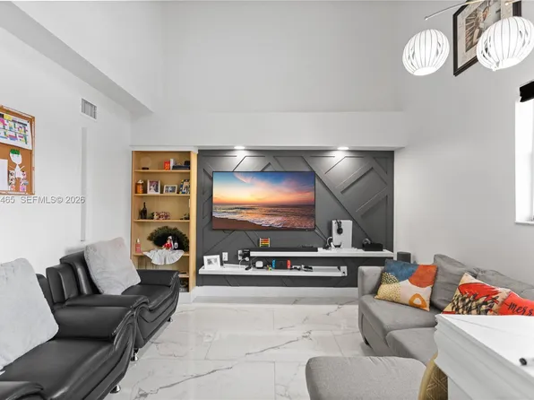 949 SW 113th Ter, Pembroke Pines, FL 33025