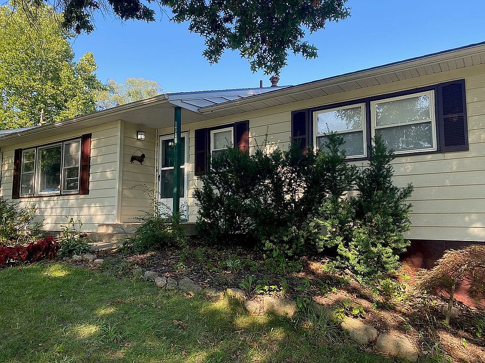 2nd image of 1708 Linden Ln