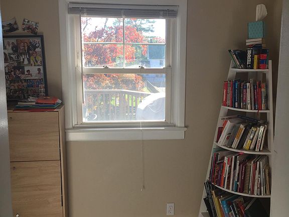 4th image of 135 N Barry Ave