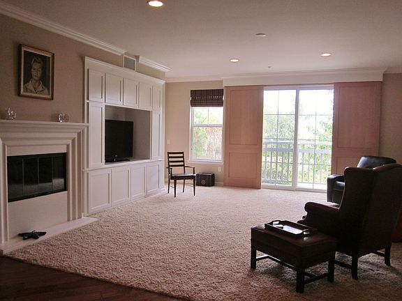 Entertainment center