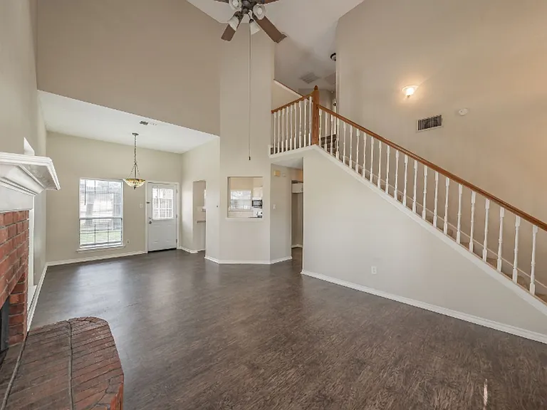 2136 Stoneridge Dr — Photo 5