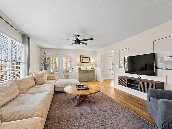 4th image of 171 Hillwood Dr