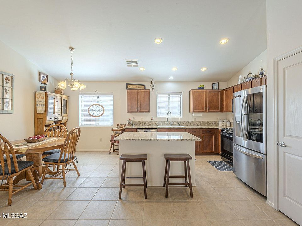 1st image of 758 W Calle Marojo