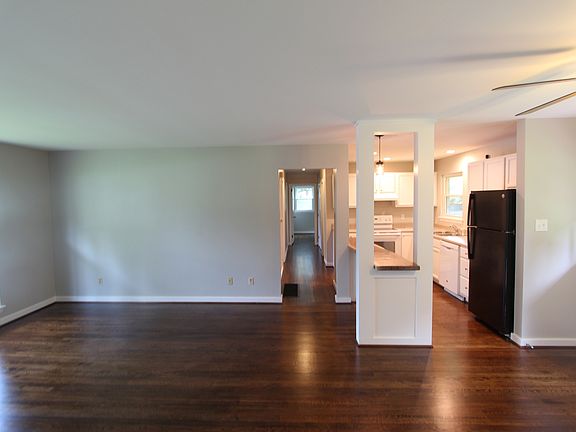 3rd image of 3025 La Haven Cir