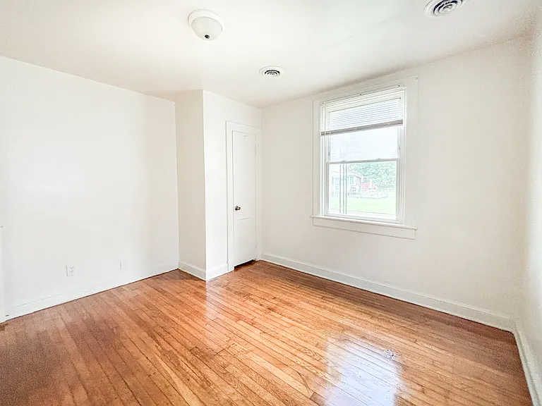 130 Leavenworth St — Photo 4