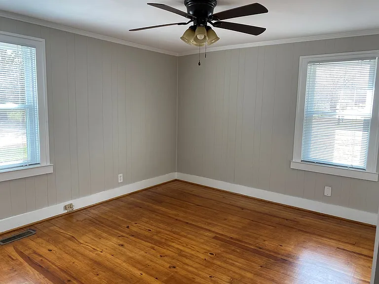 701 W Walnut St — Photo 8