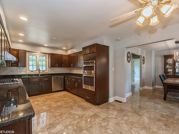 5th image of 214 N Braintree Dr