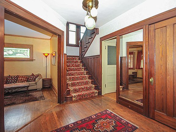 3rd image of 204 S Scoville Ave