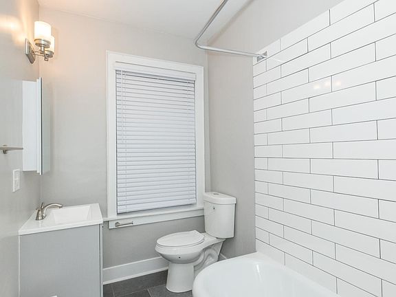 2nd image of 605 Hinman Ave #2G