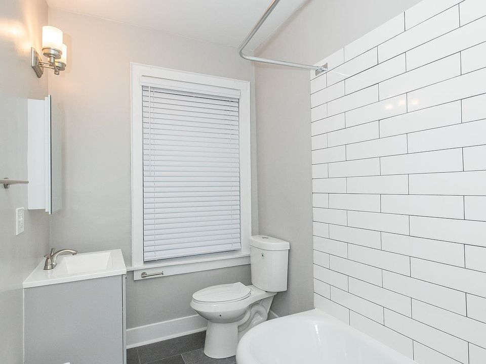 1st image of 605 Hinman Ave #2D