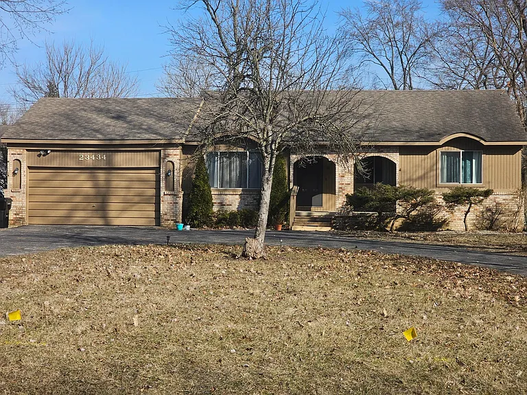 23434 Haynes St — Photo 1