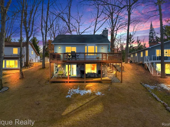 1617 S Ogemaw Trl, West Branch, MI 48661