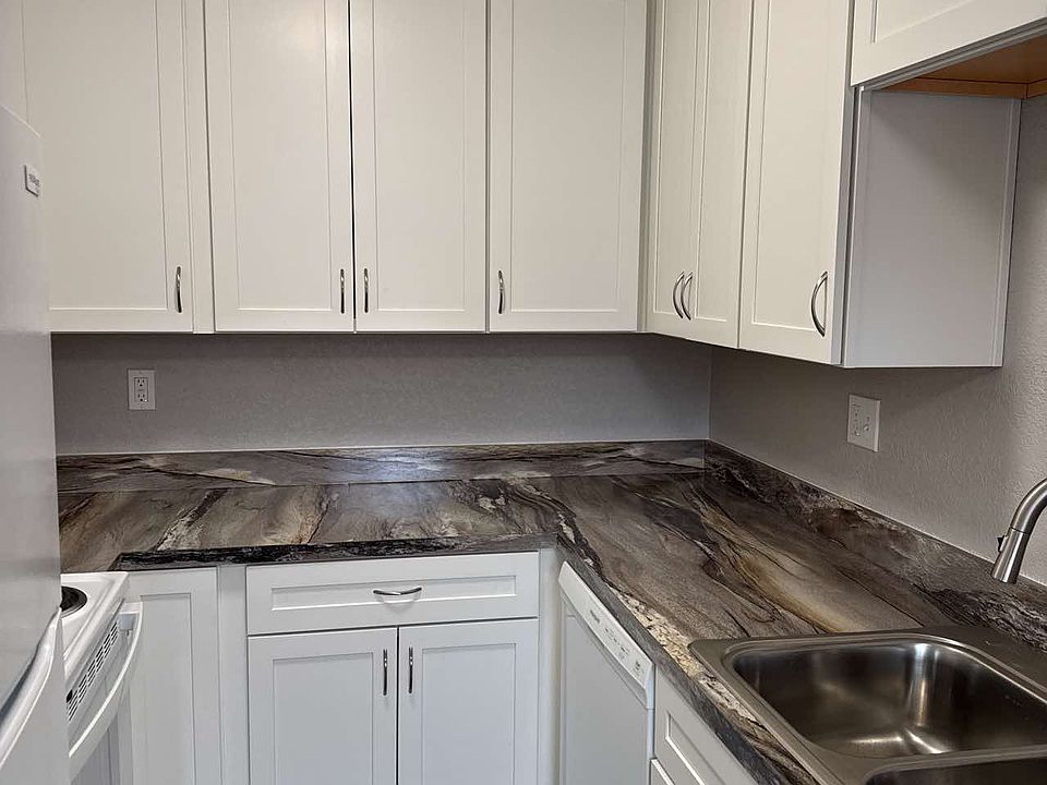1st image of 437 Hewitt Ave #1