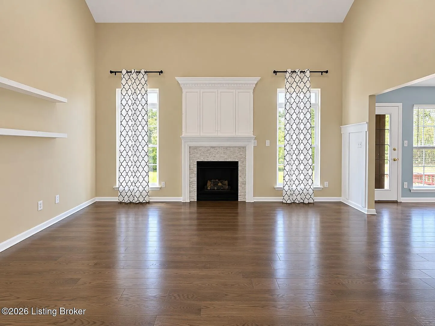 4 bed, 3.5 bath, 3100 sqft, $2,995 — Photo 2